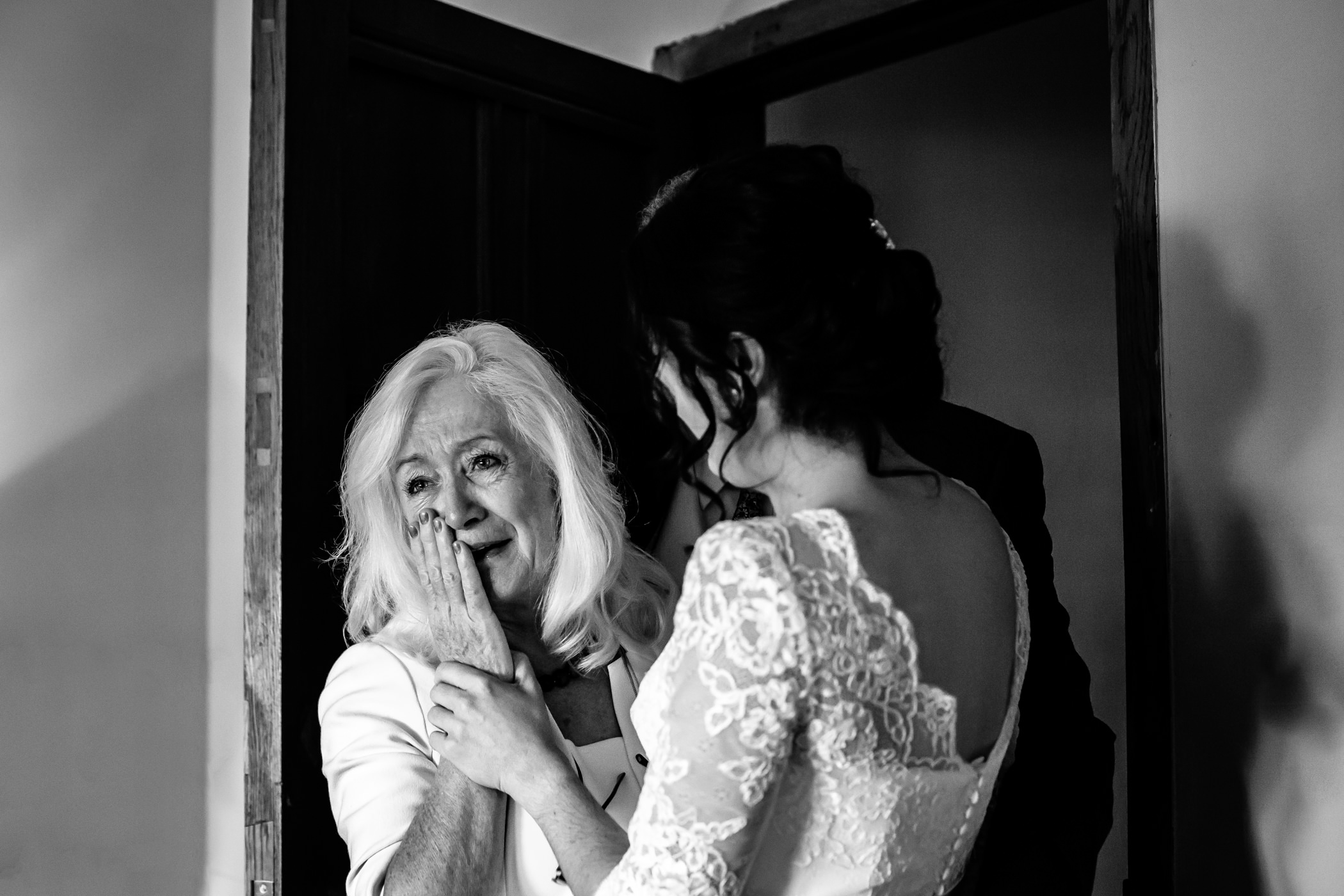 Georgie & steve - Sansom photography Grays Court York Wedding-59
